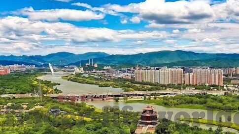 足球1比88比分-当足球赛场惊现1:88——一场超越现实的比分狂想曲